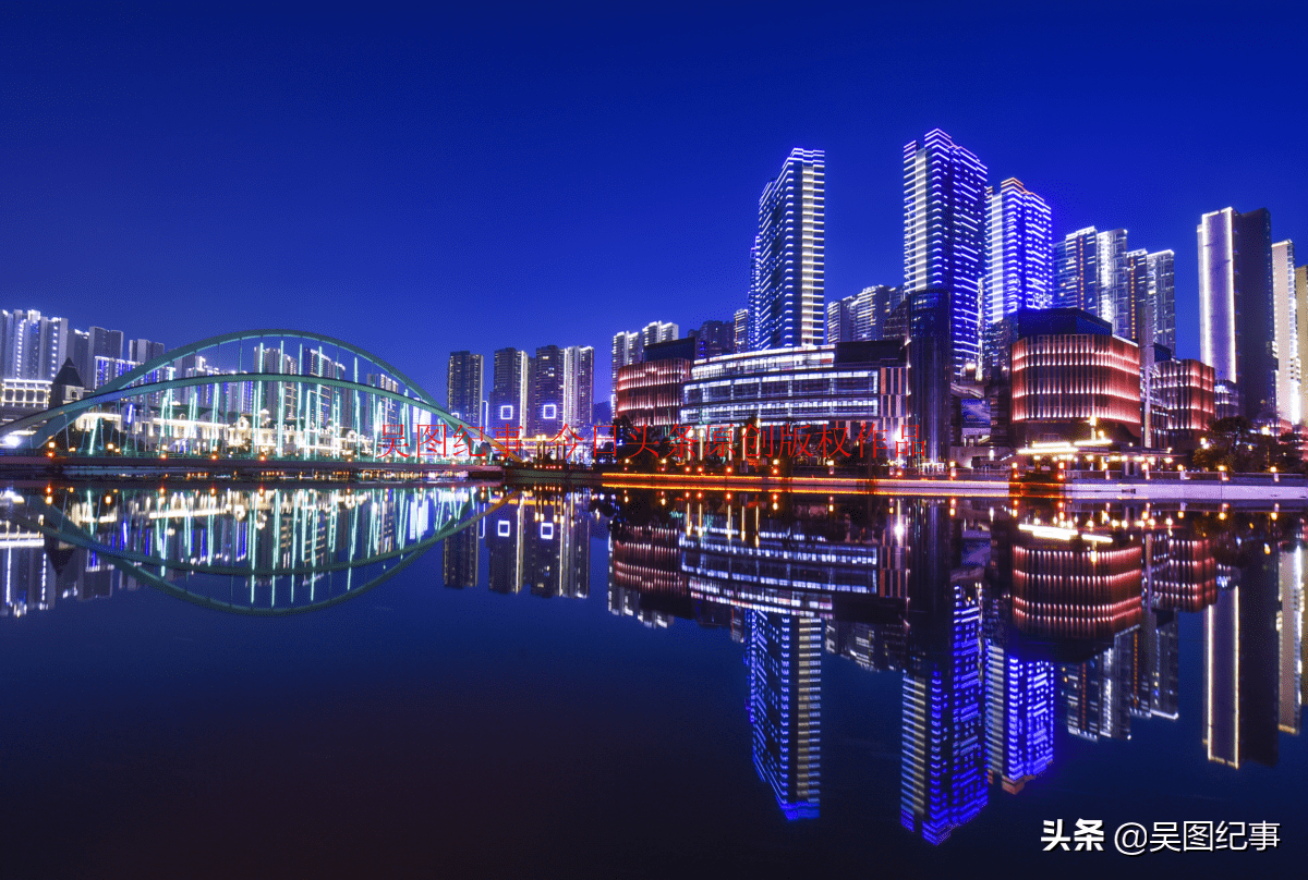 贵阳酷似外滩的未来方舟,贵州第二大楼盘傍晚众楼流光