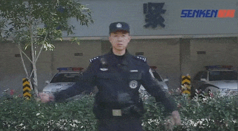 新型伸缩警棍管体间采用 多环阻尼气密结构,使得出棍方便,收棍轻松.