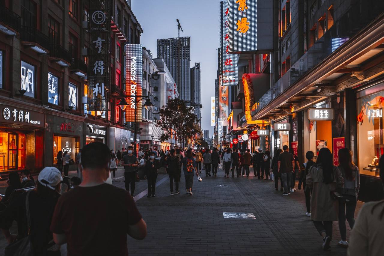 滨江道商业街是天津市最繁华的商业街之一