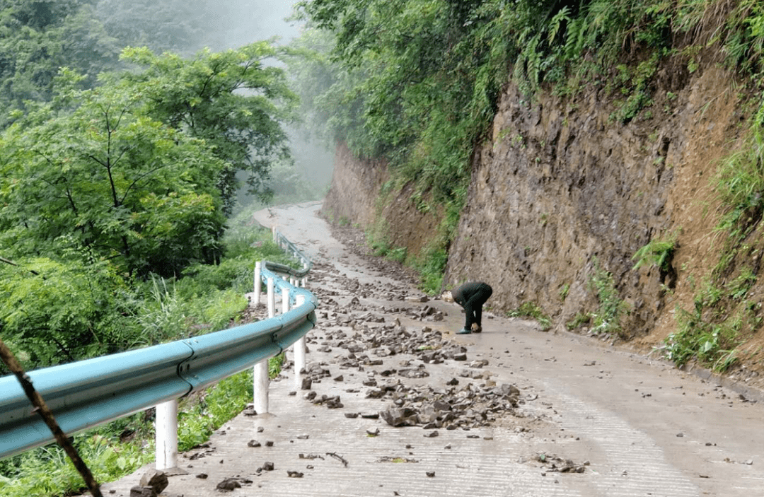 全县共出现3站大暴雨,6站暴雨,7站大雨,5站中雨,3站小雨,其中旺草镇