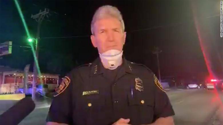 男子|被拒入酒吧后，美国一男子开枪打伤8人，仍在逃！