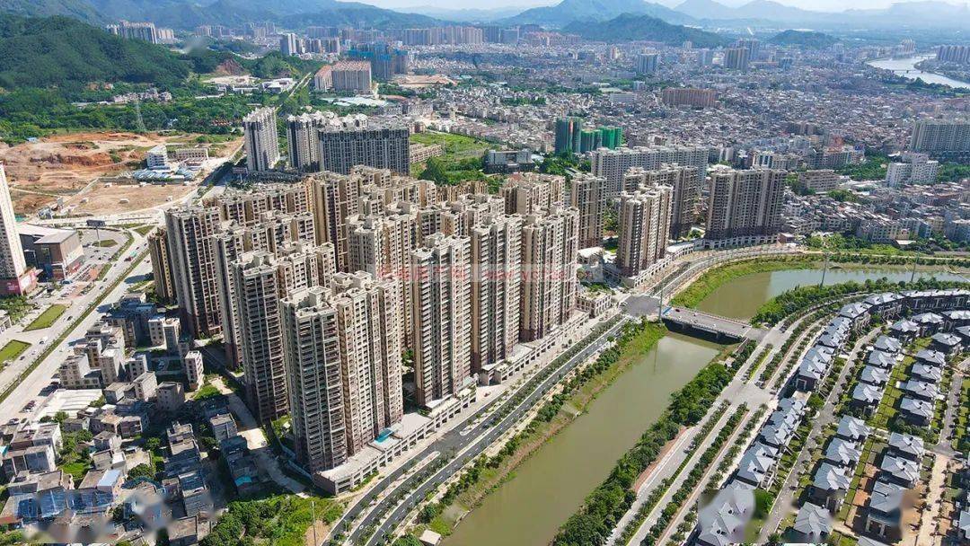 国鼎天悦半岛阳春各楼盘最新外景2020年6月,阳春市各楼盘外景航拍第二