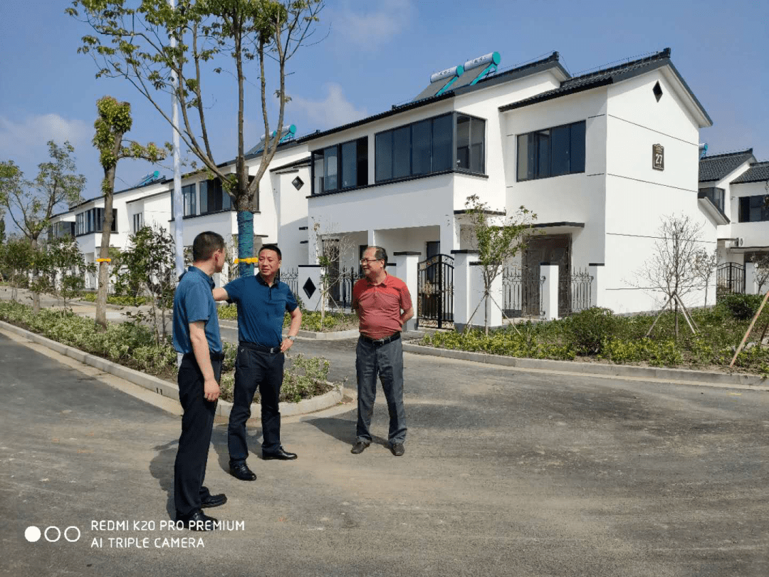 沿河镇人大视察新型农村社区建设情况