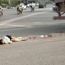 濮阳某红绿灯路口发生车祸,地上躺着的竟是个小孩.