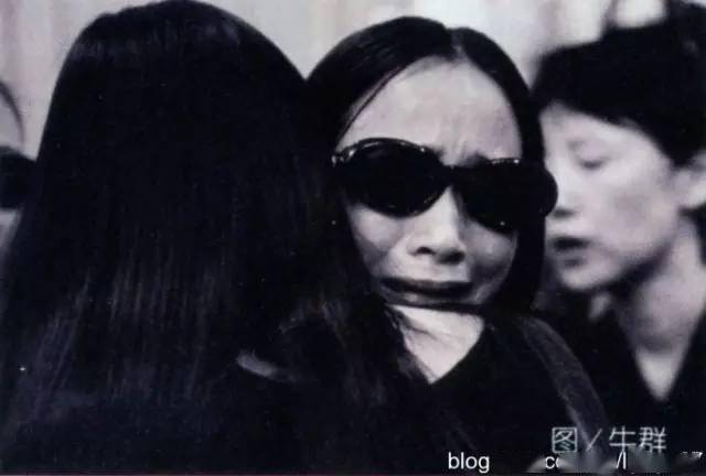 1996年12月,陶金最后一次为赵丽萍拍摄舞蹈《西班牙女郎》剧照.