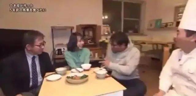 炖肉|女儿把她做的最后一道菜冻进冰箱五年。如今她重温了这个味道母亲突然去世