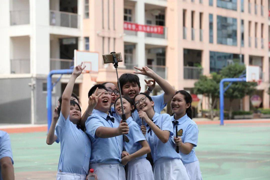 柳州市箭盘山小学143班毕业留影