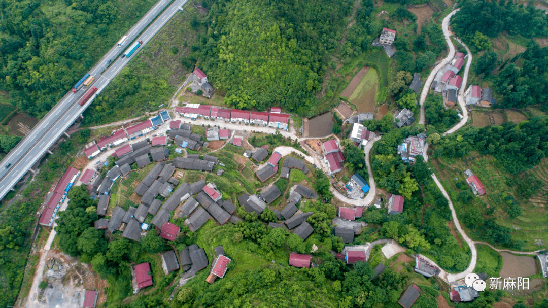 周末,麻阳摄影家协会一行人进麻阳石羊哨乡新溪村.