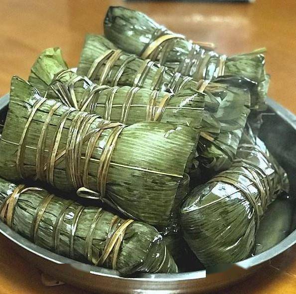 长粽常见于广西等地,一般是用粽叶包裹,因粽叶像芭蕉叶一样,非常的图片