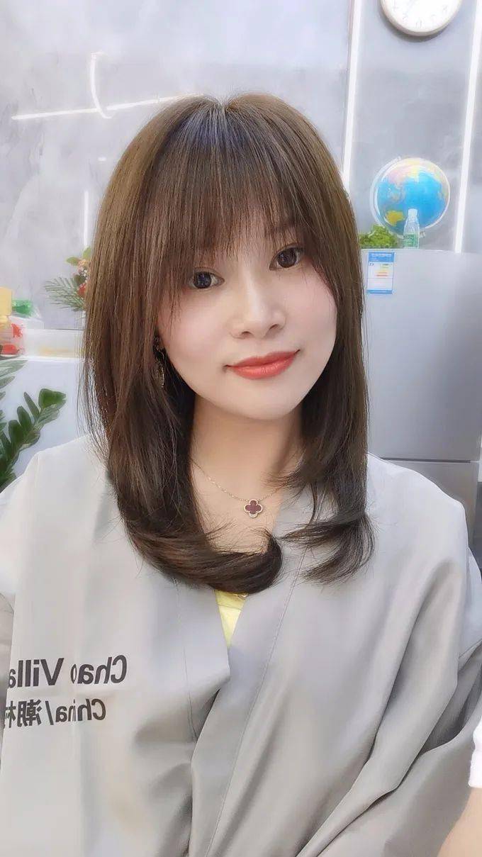 甩头发的网红 bc56cf2a8da04dffa57189d961cdebe7.jpeg