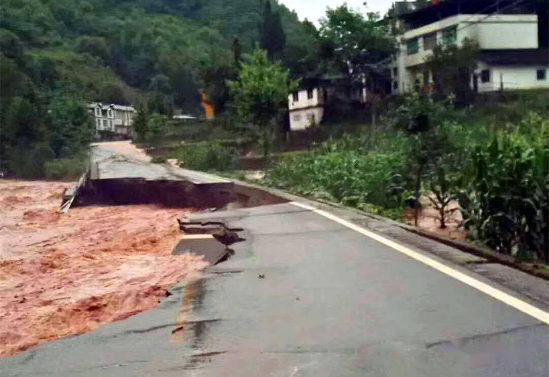 暴雨肆虐洪水泛滥!通江16个乡镇不同程度受灾,海量图片呈现