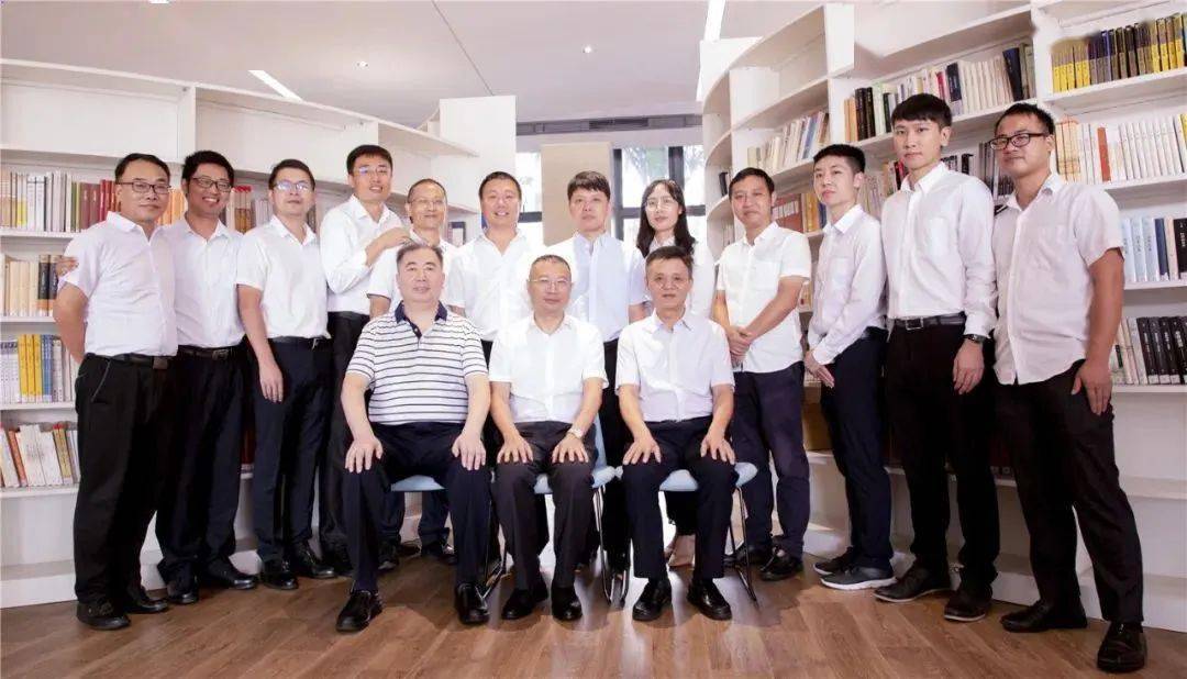 深圳|深圳这群人现状如何？实地探访发现...热搜回归！曾登榜收割近3亿阅读量