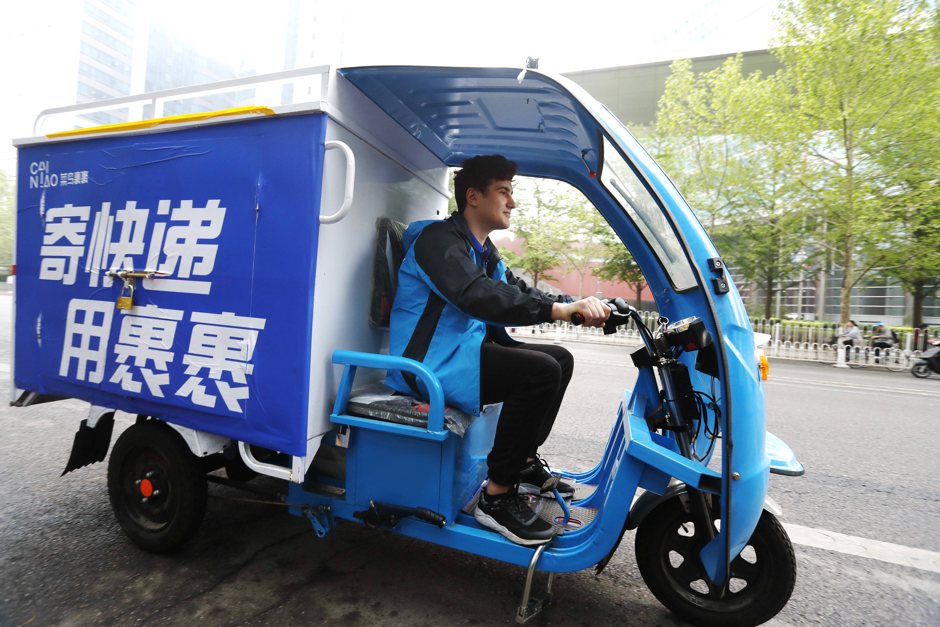 快递怎么寄最快的 0a97184a5a3a4521b14c7e31babd1926.jpeg