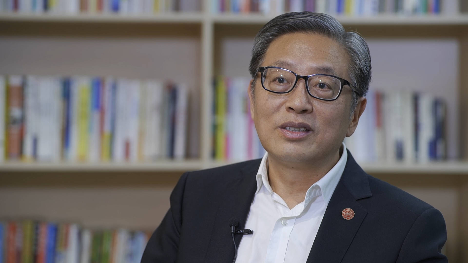 【专访】屠光绍：上海是代表新兴经济体的金融