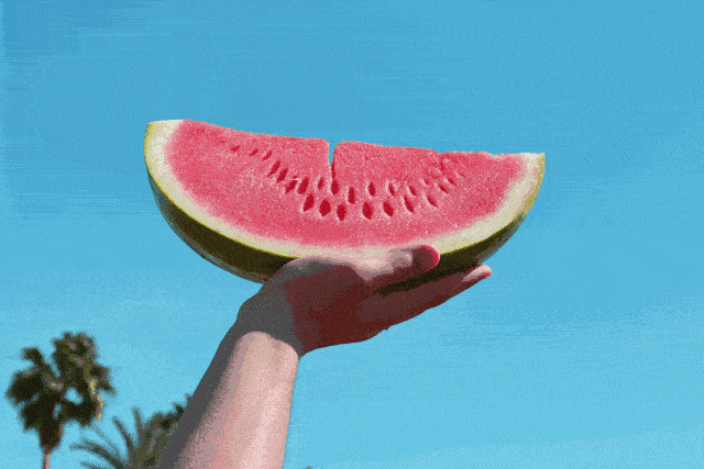 西瓜别再用勺子挖着吃了,不看后悔一夏天!