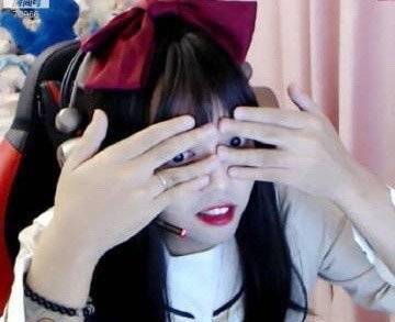 "dota2选手maybe"女装有多美?水友苦守直播间拍下罕见