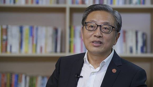 【专访】屠光绍：上海是代表新兴经济体的金融