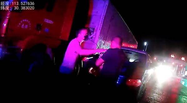 现金|直接给5000元现金！追尾后私了“太爽快”，原来这个司机有猫腻