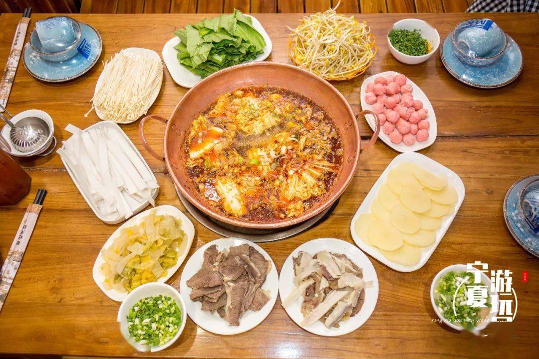保山火塘牛肉火锅人均只要22元!4人吃到扶墙出分量多到感人!