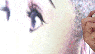 用嘴唇当画笔,女艺术家一年用掉104支口红,李佳琦色号