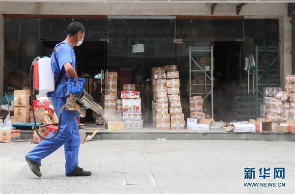 工作|劝大爷大妈戴口罩反被打，让一线工作者少些委屈奖