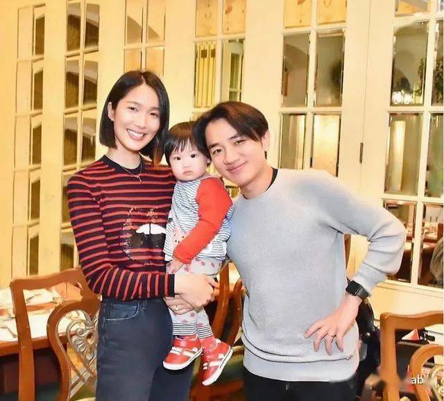 三年抱两!王祖蓝父亲节官宣老婆怀二胎,晒图暗示宝宝性别