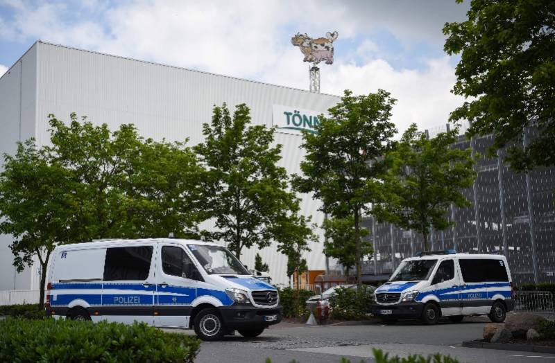 特斯洛|德国一肉联厂新冠聚集性感染人数过千，切割部门是疫情“重灾区”