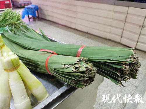 摊位|今年的粽叶怎么卖？上周还卖三四块一斤，这周就翻倍了