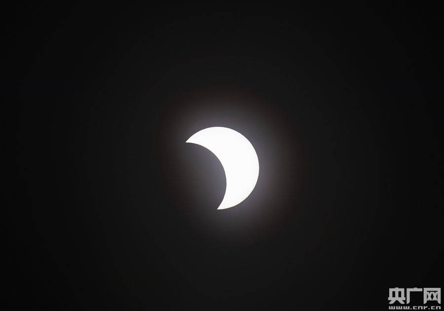 张佳琪|夏至日遇上“金边日食” 北京地区可观测到“日偏食”