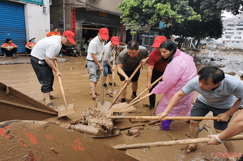广西|“最温暖的臂膀，最坚固的堤防” 致敬洪水中的最美逆行者