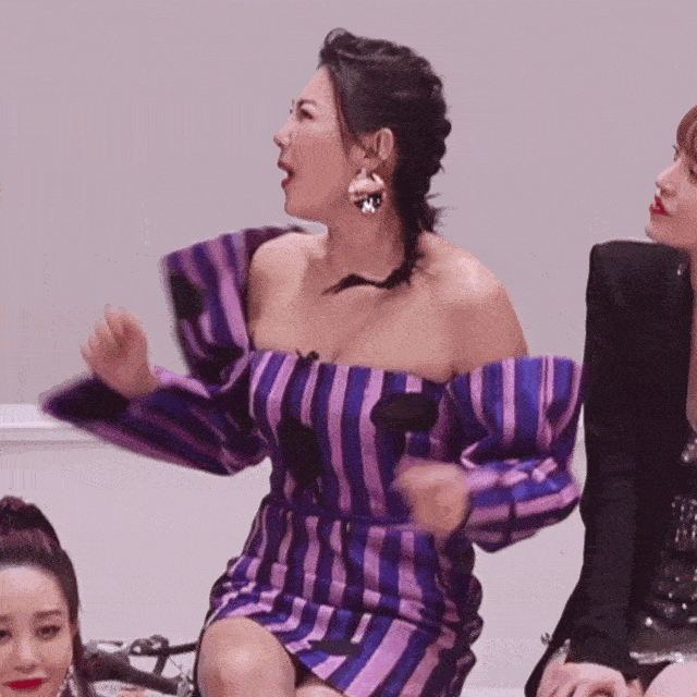 震惊就瞪眼成表情包,嘴巴大到可以塞鸡蛋.