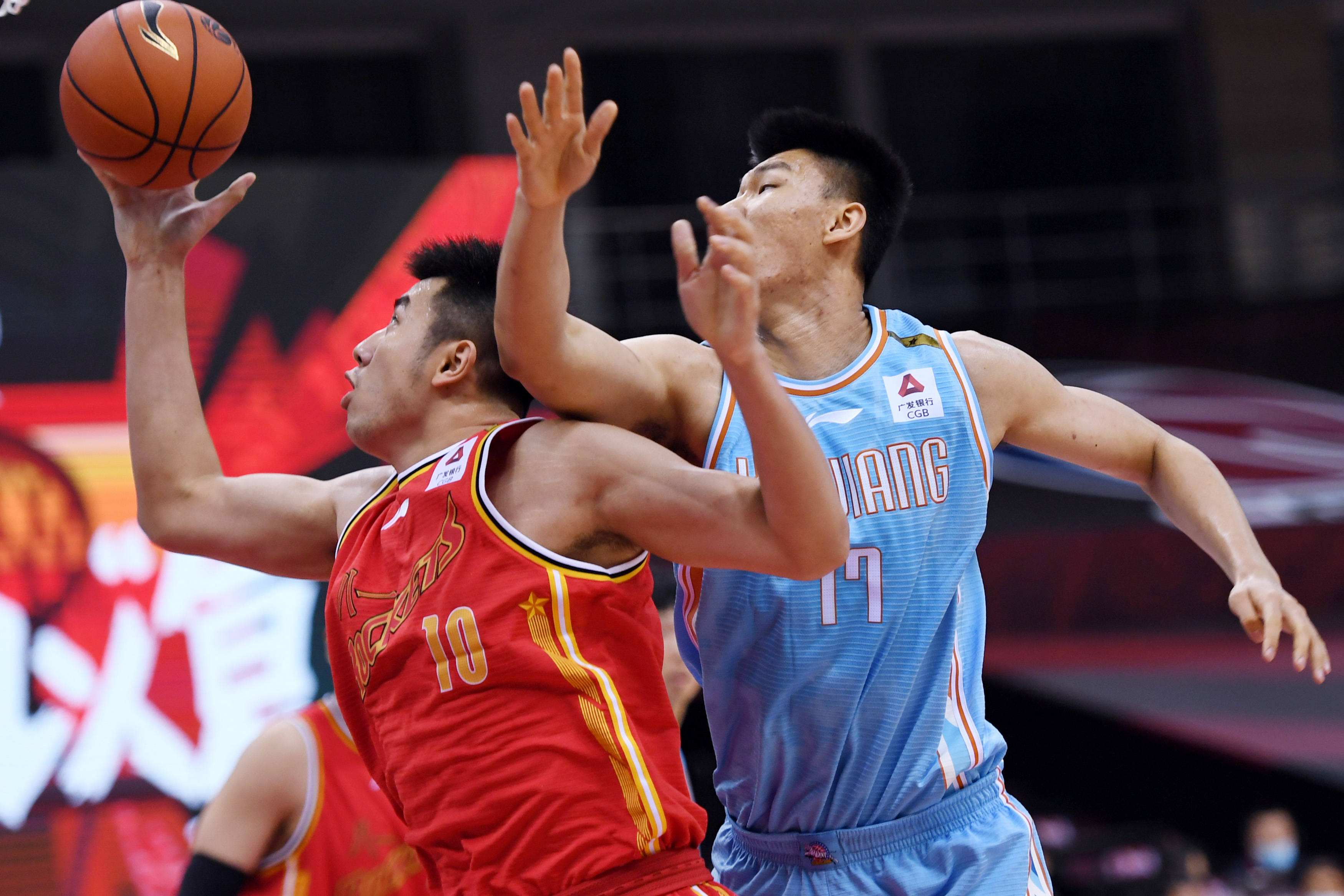 篮球——cba复赛第一阶段:新疆伊力特胜八一南昌