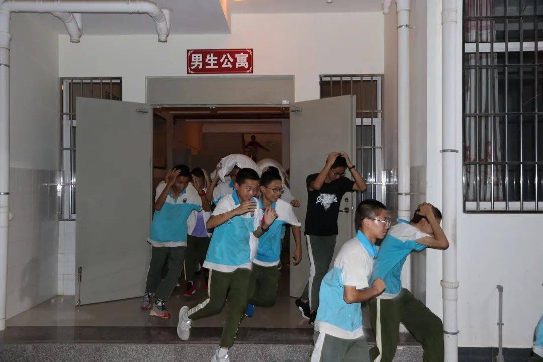 【今日宾川】防震减灾演练,来看育英中学这波操作.