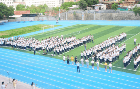 惊这所中学用这样的方式给高三学子加油打气