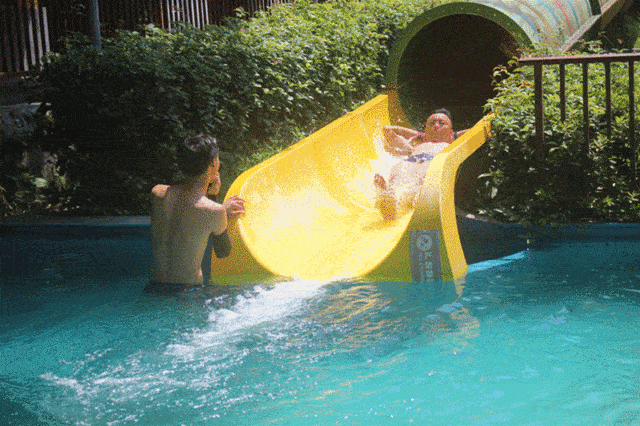 神奇感 这种自由分离 的感觉爽到飞起 采用美学透光设计的螺旋式滑道