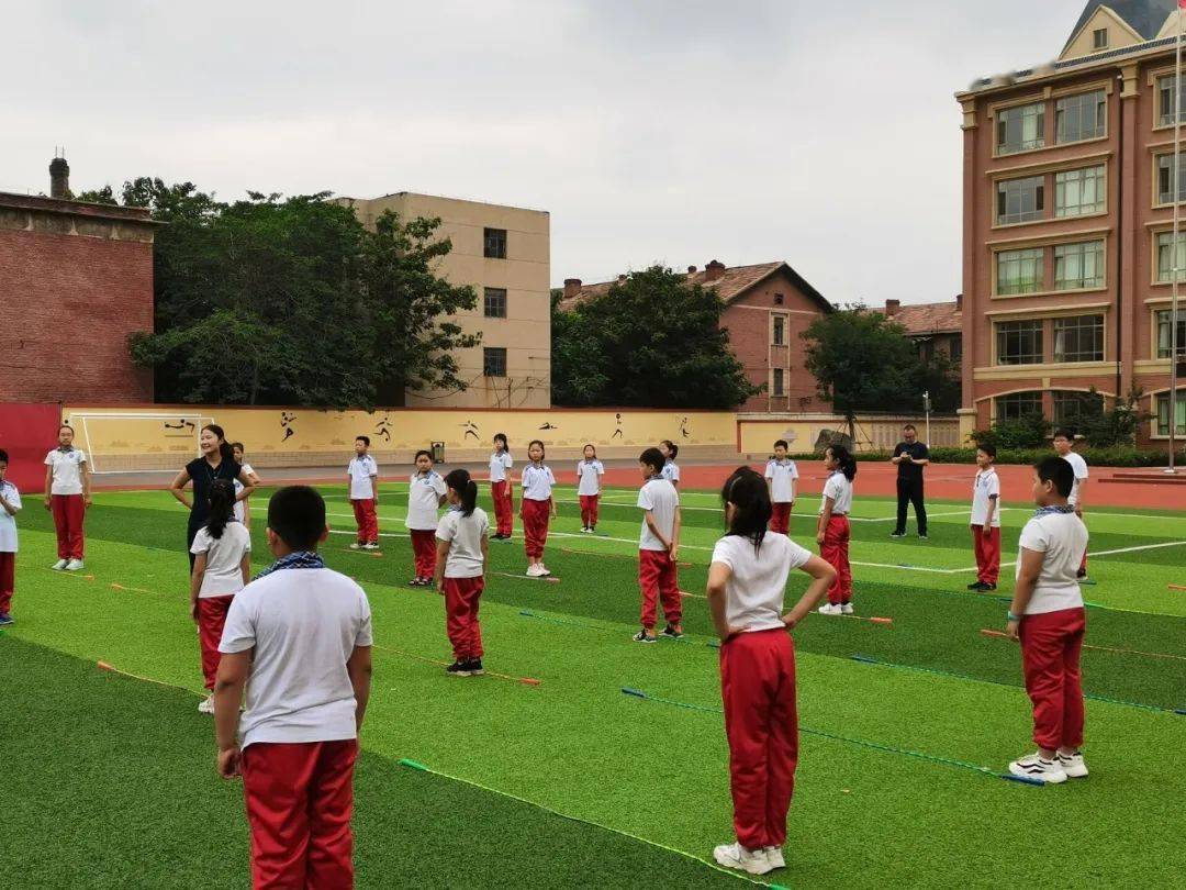 周村区小学体育2019年入职新教师 课堂教学素养考核在中和街小学举行