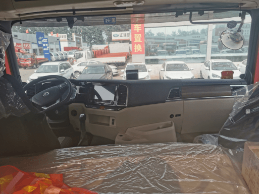 陕汽德龙x5000新款内饰,德龙x5000内饰 陕汽德龙x5000重卡牵引车抗造的原因找到了!b10寿命高达180万公里