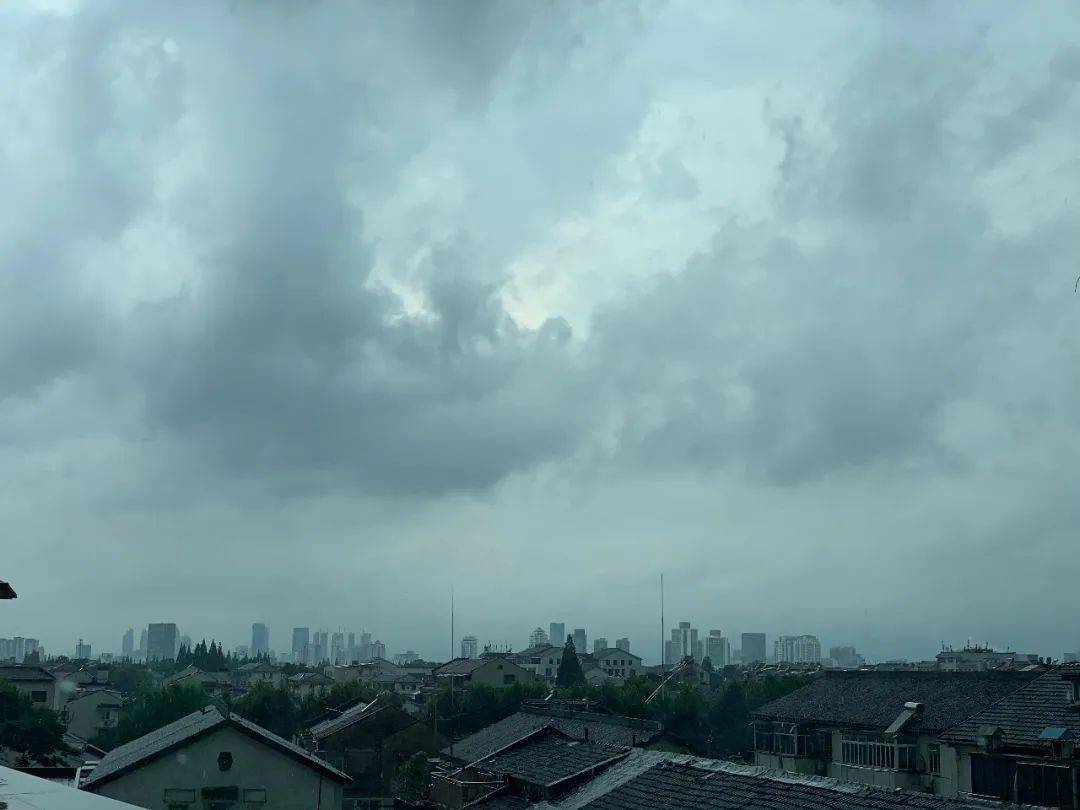 新一轮暴雨即将上线!大风也在路上!