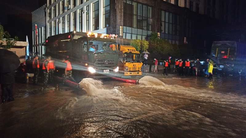 城区|宜昌市委书记：梳理强降雨中出现的内涝点，作为整治重点区域