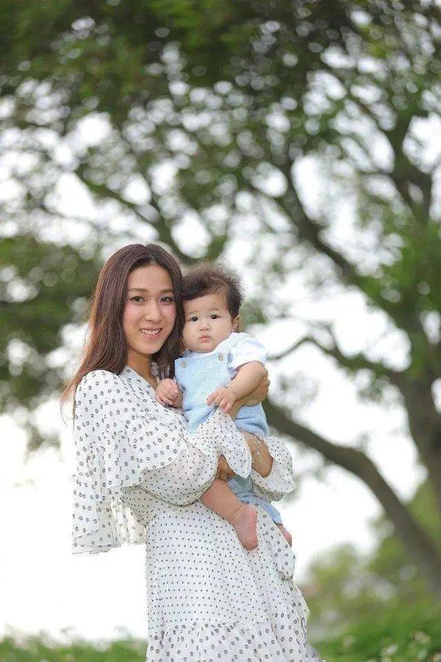 前TVB当家花旦晒童年照，灵气十足获网友大赞，