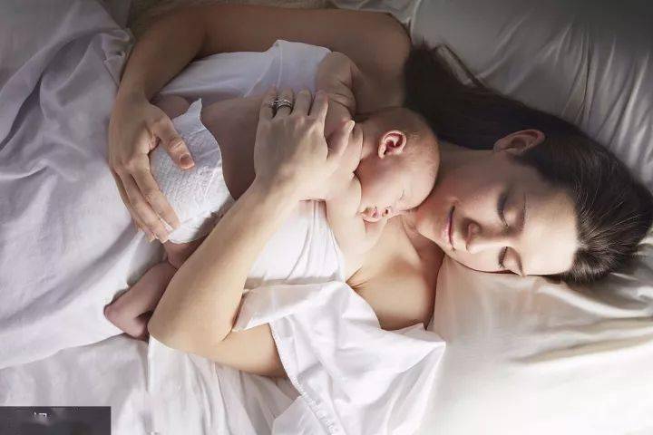 孩子|6个月平躺，9个月趴睡，1岁随便睡？为什么说：宝宝3个月侧睡