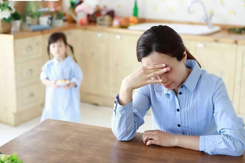 3岁男孩竟然大面积脱发！这样给孩子施加压力“毒性”太强，损伤大脑！