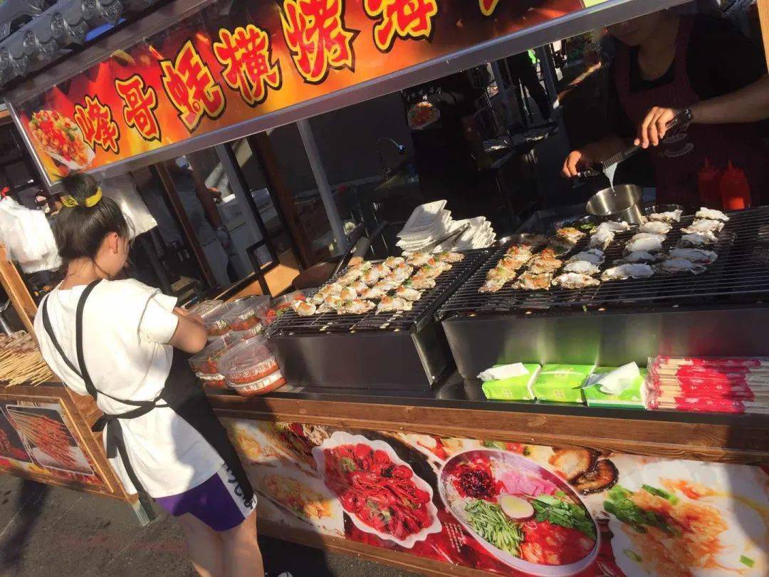 汇集80多款美食的网红小吃街来啦,约不?