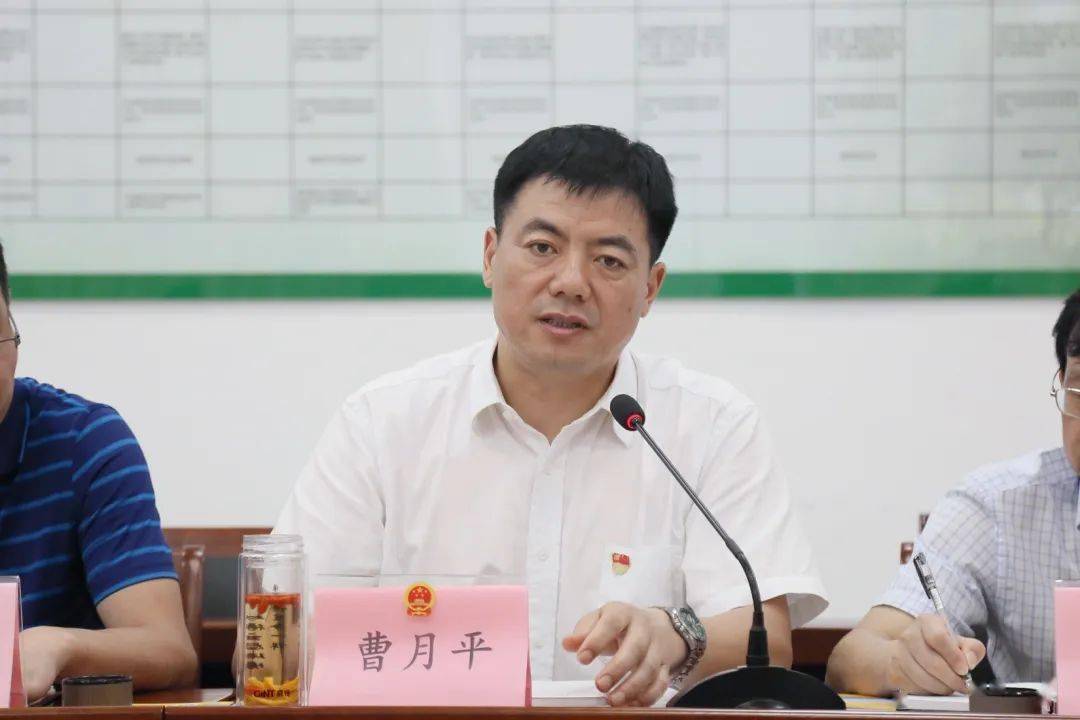 代表小组正副组长参加会议,副镇长张建军,社会管理服务办主任曹伟良