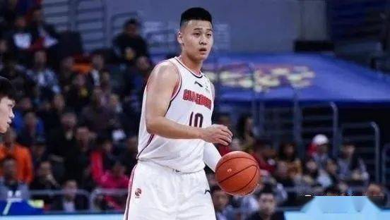 郭艾伦违反疫情防控规定 CBA官方提出书面警告