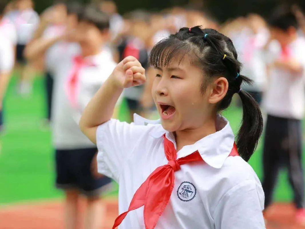 庄严的呼号,代表了少先队员们的郑重承诺.
