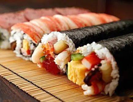 别看只是拿海苔卷起醋饭,日本人同样将卷寿司玩出了花样—— 直径