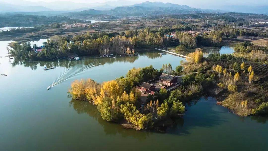 地处晋中榆社的云竹湖旅游度假区系以云竹湖的绿水青山自然环境为特色