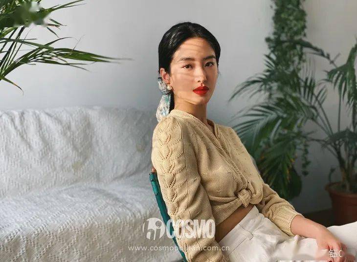 『度假』我不配美人计 | 杨采钰的“法国度假everyday”妆