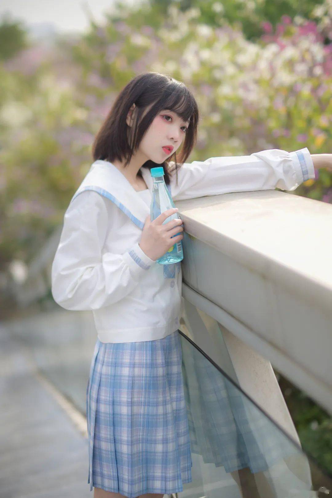 jk制服白丝短袜少女